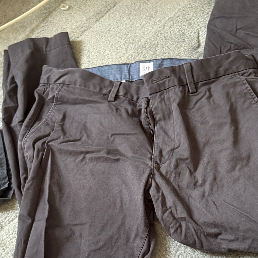 GAP Men's Gray Chinos